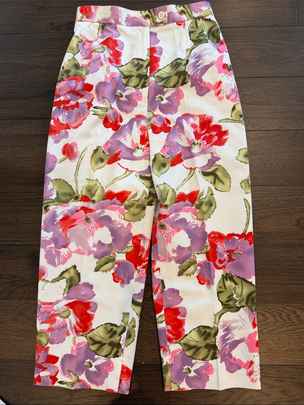 Harve Benard White Floral Crop Pants with Pink, Purple & Green Size 4 - C62-008